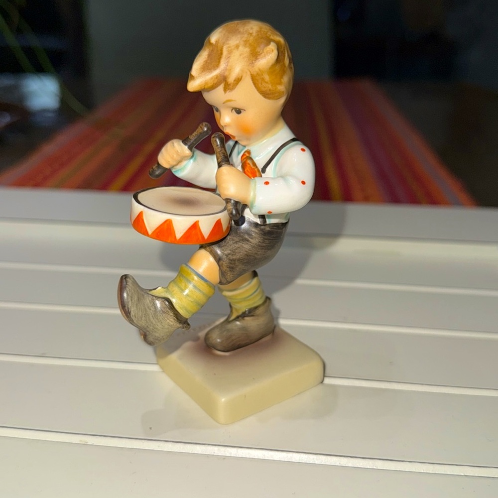 Goebel Hummel Figurine - Little Drummer - #819  HUM240 TMK7 - 4.25" Tall in box